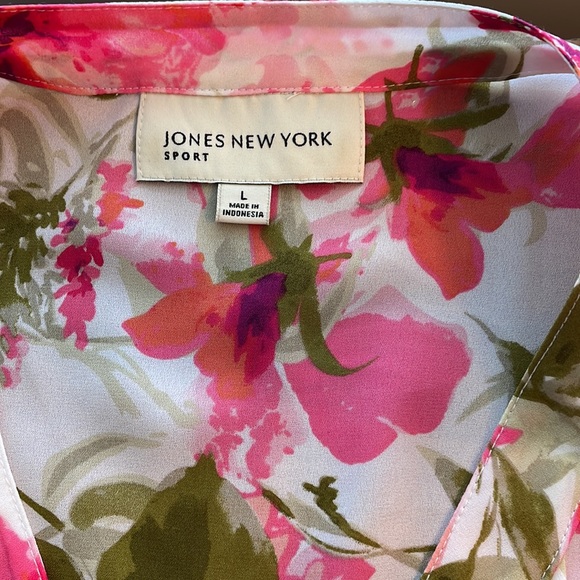 Jones New York beautiful floral blouse - Picture 4 of 6